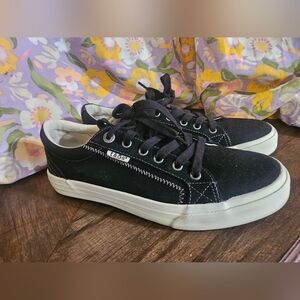 Taos Footwear Black Sneakers